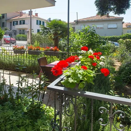 Apartments Ursic Split Exterior photo